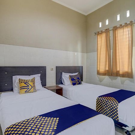 Oyo Life 90159 Puri Asoka Guest House Semarang Exterior photo