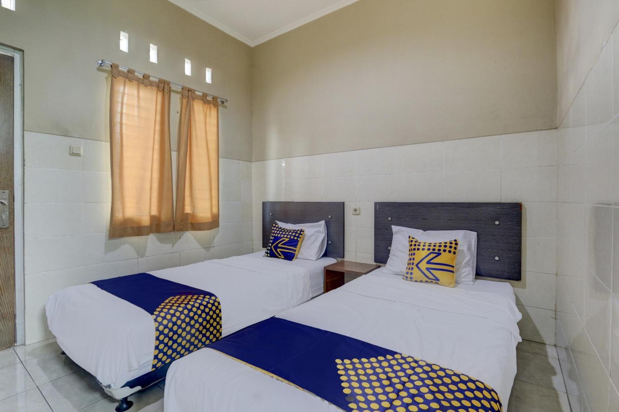 Oyo Life 90159 Puri Asoka Guest House Semarang Exterior photo