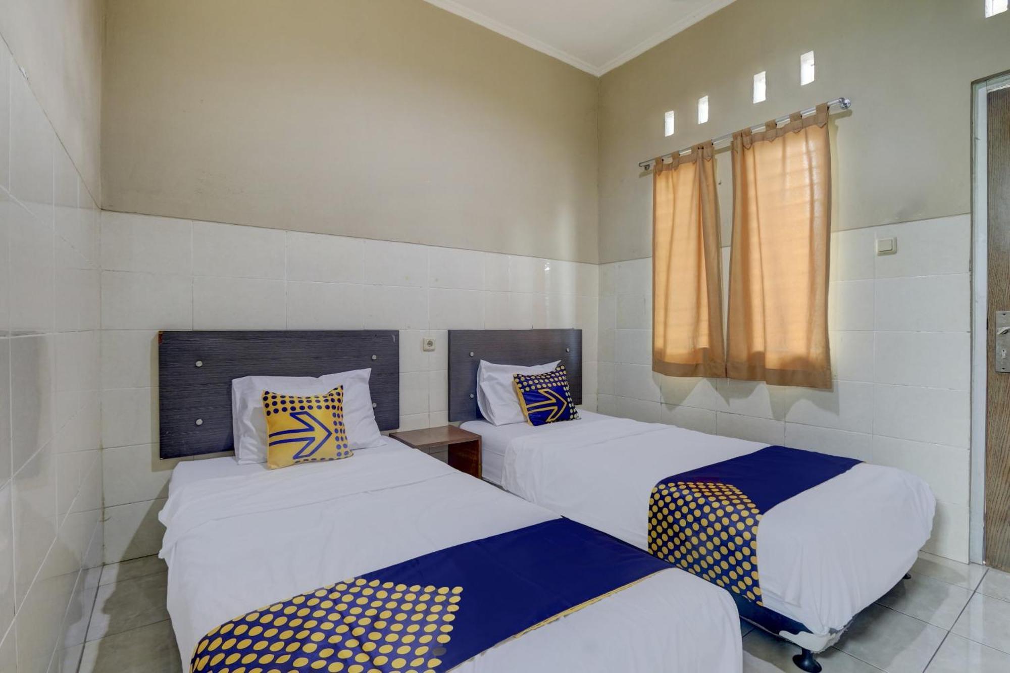 Oyo Life 90159 Puri Asoka Guest House Semarang Exterior photo