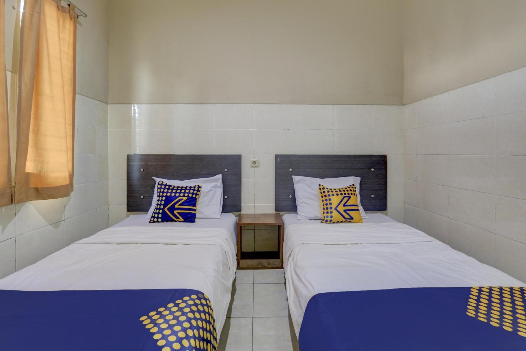 Oyo Life 90159 Puri Asoka Guest House Semarang Exterior photo