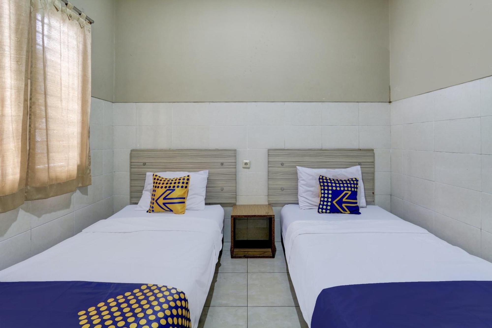 Oyo Life 90159 Puri Asoka Guest House Semarang Exterior photo